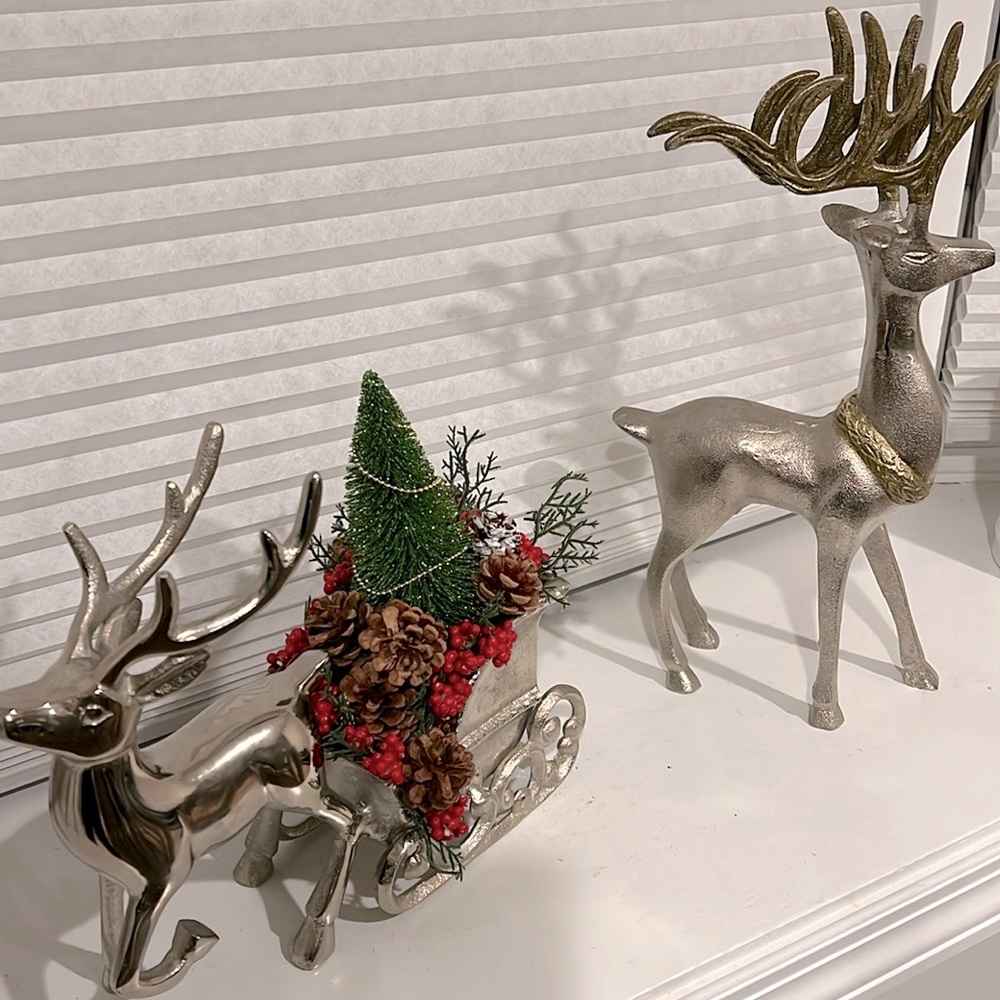 Metal /  Standing Deers / Elegant Silver and Gold Reindeer Figurines / 2 pc. - Picture 7 of 13
